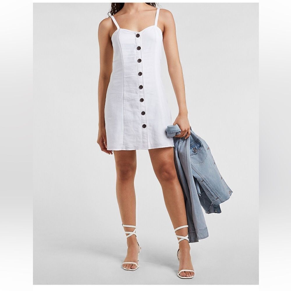 EXPRESS Button Front Linen-Blend Cami Shift
Dress size S.